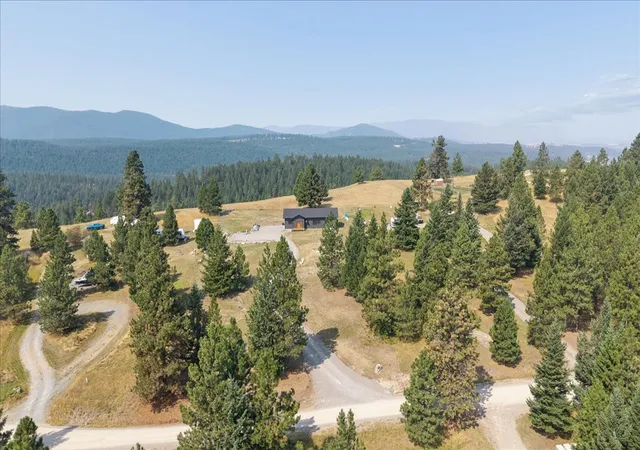 Photo 4 of Single family home for sale at 196 Summit Trl, Eureka, MT 59917 | MLS# 30076033 | Listing updated on 2026-08-10