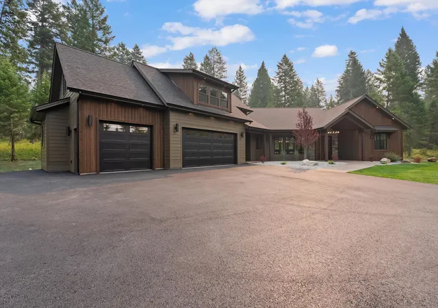 Photo 2 of Single family home for sale at 1557 Whitefish Village Dr, Whitefish, MT 59937 | MLS# 30075602 | Listing updated on 2026-08-13