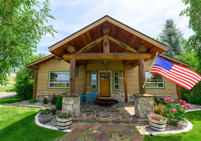 Photo 1 of Single family home for sale at 192 Leonard Ln, Eureka, MT 59917 | MLS# 30076614 | Listing updated on 2026-08-12