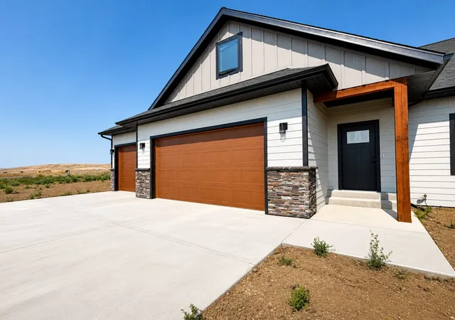 Photo 3 of Single family home for sale at 141 Barn Wood Ln, Great Falls, MT 59405 | MLS# 30076658 | Listing updated on 2026-08-13