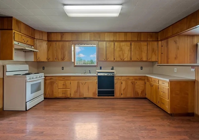 Photo 3 of Single family home for sale at 7240 Us Hwy 2 E, Columbia Falls, MT 59912 | MLS# 30076690 | Listing updated on 2026-08-19