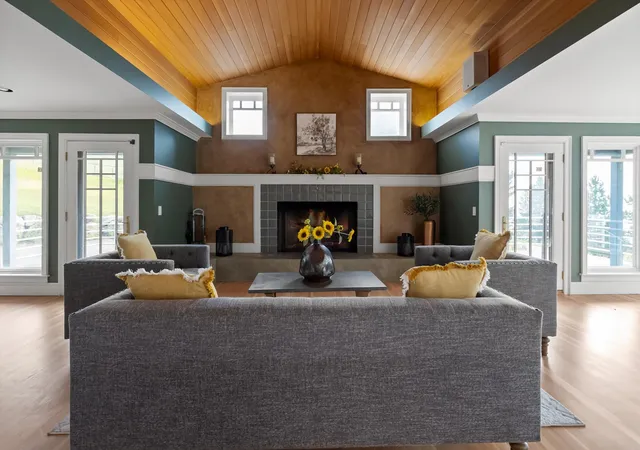 Photo 2 of Mansion for sale at 358 Orchard Ln, Kalispell, MT 59901 | MLS# 30076353 | Listing updated on 2026-08-18