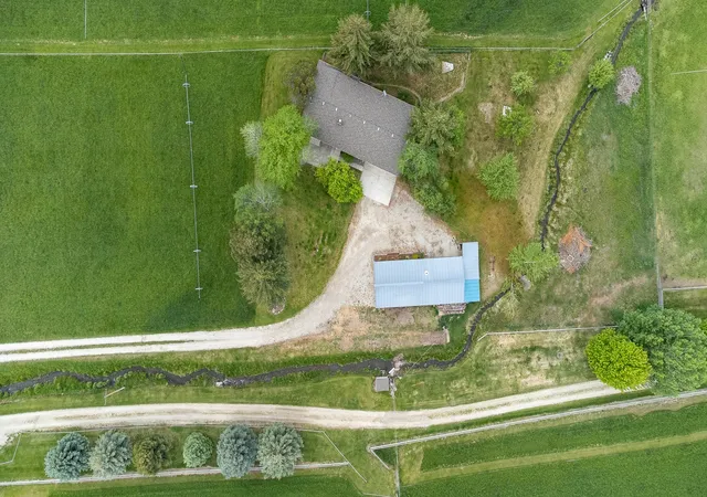 Photo 3 of Single family home for sale at 904 S Shoshone Loop, Hamilton, MT 59840 | MLS# 30076838 | Listing updated on 2026-08-16