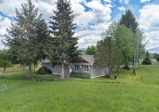 Photo 4 of Single family home for sale at 904 S Shoshone Loop, Hamilton, MT 59840 | MLS# 30076838 | Listing updated on 2026-08-16