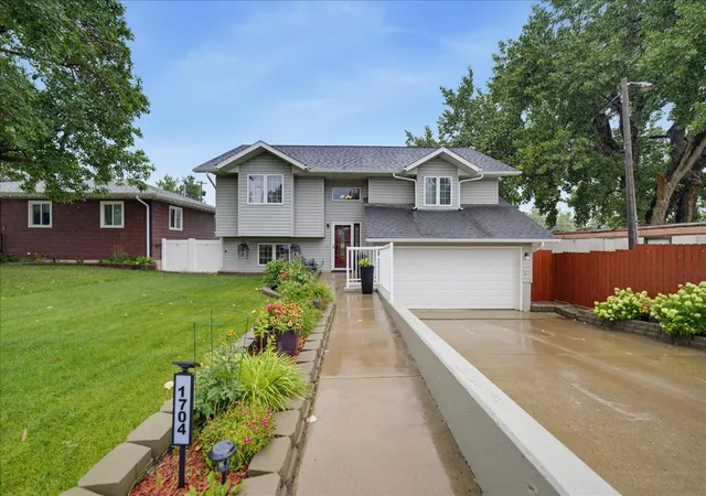 Photo 1 of Single family home for sale at 1704 19th Avenue S, Great Falls, MT 59405 | MLS# 30076930 | Listing updated on 2026-08-19
