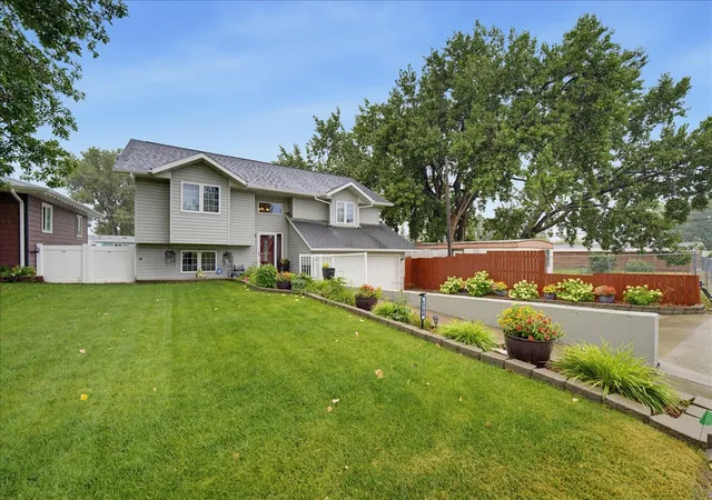 Photo 2 of Single family home for sale at 1704 19th Avenue S, Great Falls, MT 59405 | MLS# 30076930 | Listing updated on 2026-08-19