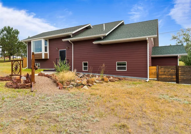 Photo 2 of Single family home for sale at 500 31st Avenue S, Great Falls, MT 59405 | MLS# 30076908 | Listing updated on 2026-08-23