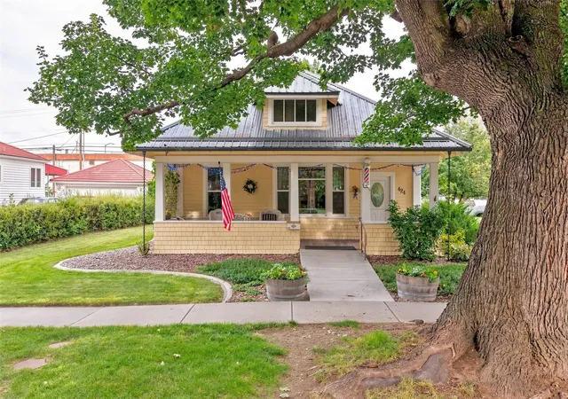1st image of 424 S 2nd St, Hamilton, MT 59840 | MLS# 30077027