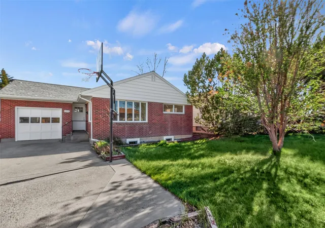 Photo 2 of Single family home for sale at 1018 3rd Avenue Nw, Great Falls, MT 59404 | MLS# 30077073 | Listing updated on 2026-08-20