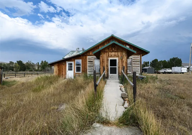 Photo 1 of Single family home for sale at 400 Blaine St, Lima, MT 59739 | MLS# 30077019 | Listing updated on 2026-08-20
