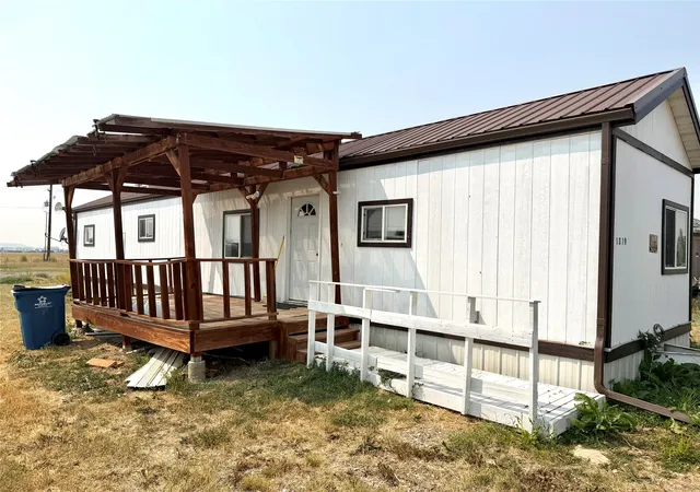 Photo 2 of Single family home for sale at 1319 Eisenhower Ave N, Great Falls, MT 59404 | MLS# 30077059 | Listing updated on 2026-08-27