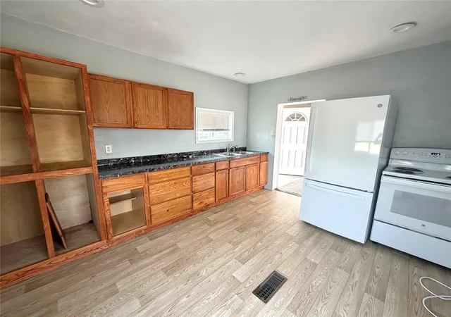 Photo 4 of Single family home for sale at 1319 Eisenhower Ave N, Great Falls, MT 59404 | MLS# 30077059 | Listing updated on 2026-08-27