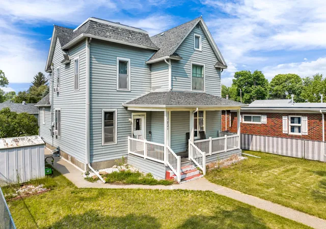 Photo 3 of Single family home for sale at 1821 6th Ave N, Great Falls, MT 59401 | MLS# 30077165 | Listing updated on 2026-08-21