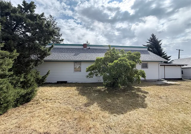 Photo 2 of Single family home for sale at 930 4th Ave Nw, Great Falls, MT 59404 | MLS# 30077210 | Listing updated on 2026-08-22