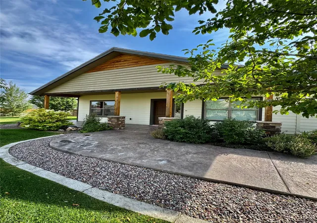 Photo 2 of Single family home for sale at 7590 Kingpost Loop, Helena, MT 59602 | MLS# 30074317 | Listing updated on 2026-08-23