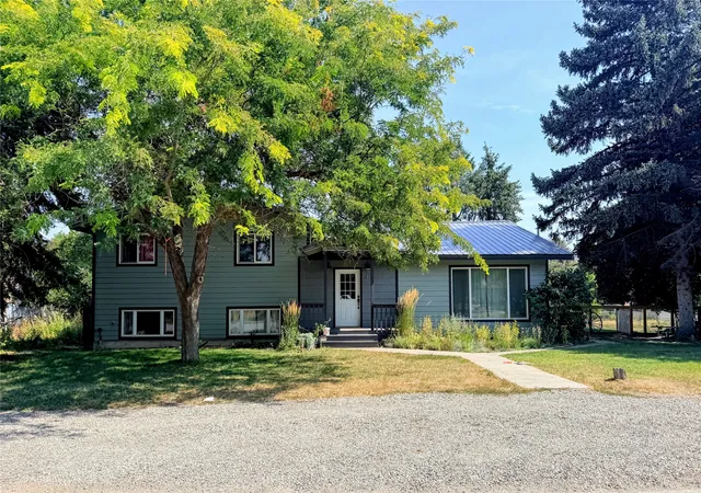 Photo 1 of Single family home for sale at 604 W 3rd St, Plains, MT 59859 | MLS# 30077188 | Listing updated on 2026-08-27