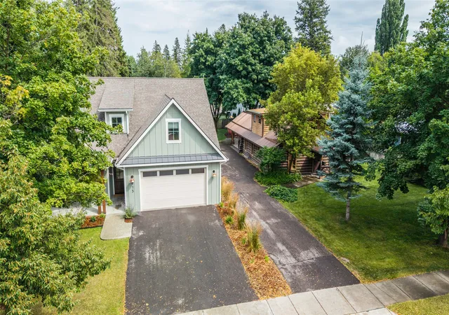 Photo 1 of Single family home for sale at 913 & 915 Columbia Ave, Whitefish, MT 59937 | MLS# 30076985 | Listing updated on 2026-08-25