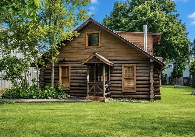 Photo 2 of Single family home for sale at 913 & 915 Columbia Ave, Whitefish, MT 59937 | MLS# 30076985 | Listing updated on 2026-08-25