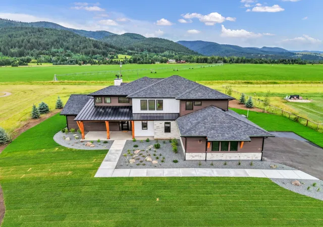 Photo 2 of Single family home for sale at 442 Balsam Dr, Bozeman, MT 59718 | MLS# 30077297 | Listing updated on 2026-08-25
