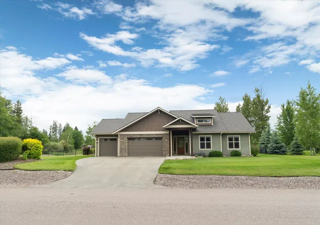 Photo 1 of Single family home for sale at 424 Soaring Pines Trl, Kalispell, MT 59901 | MLS# 30077340 | Listing updated on 2026-08-26