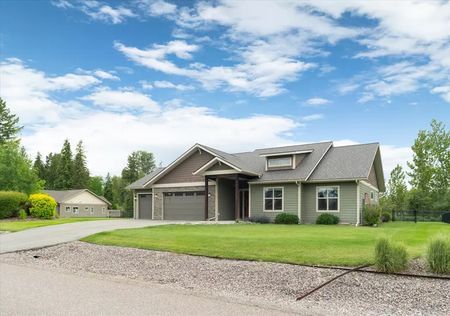Photo 3 of Single family home for sale at 424 Soaring Pines Trl, Kalispell, MT 59901 | MLS# 30077340 | Listing updated on 2026-08-26