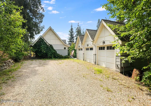 Photo 3 of Single family home for sale at 951 Lakeview Blvd, Hope, ID 83836 | MLS# 26-7737 | Listing updated on 2026-07-28