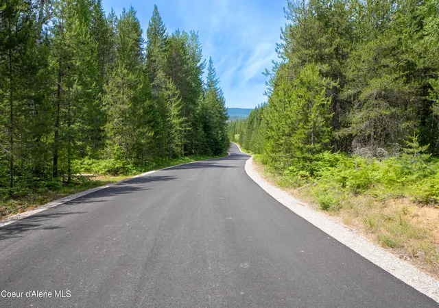 5th image of 1599 Saddleback Dr, Naples, ID 83847 | MLS# 26-480