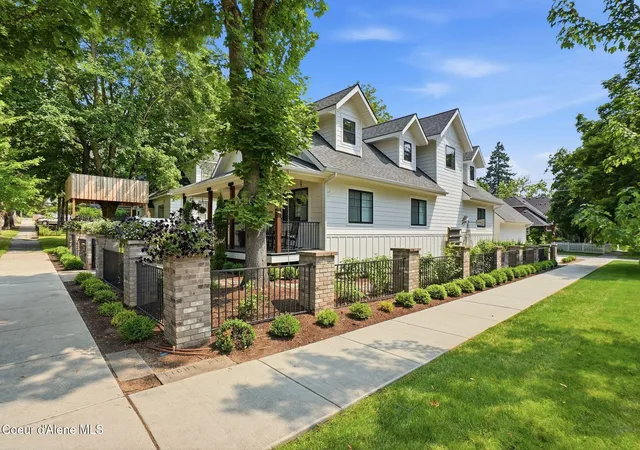 Photo 3 of Single family home for sale at 804 E Wallace Ave, Coeur D Alene, ID 83814 | MLS# 26-3831 | Listing updated on 2026-07-27