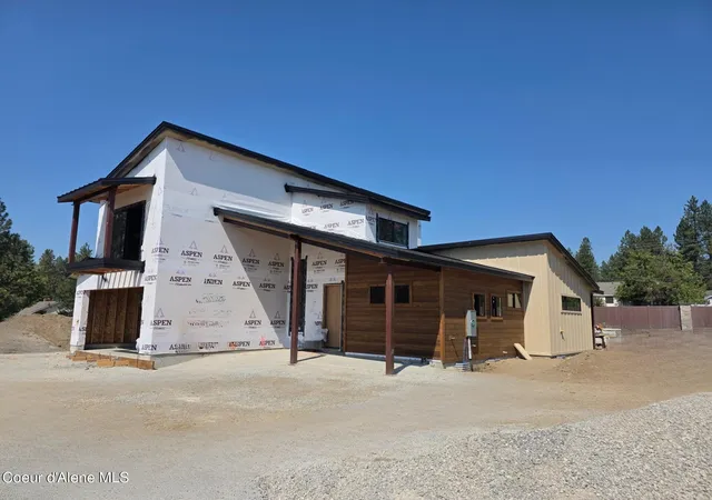 Photo 2 of Sale Pending at 2771 E Ravine Dr, Post Falls, ID 83854 | MLS# 26-5898 | Listing updated on 2026-09-13