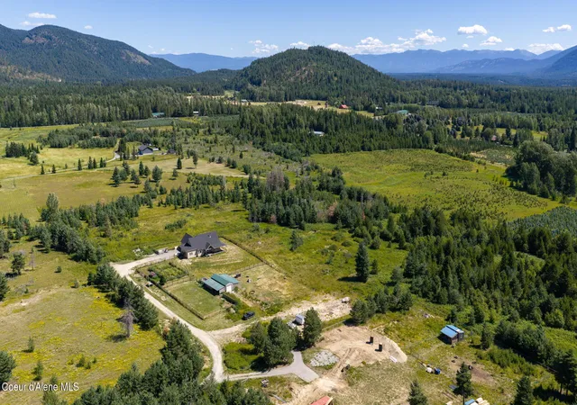 2nd image of 637 Cascade Ln, Naples, ID 83847 | MLS# 26-7371