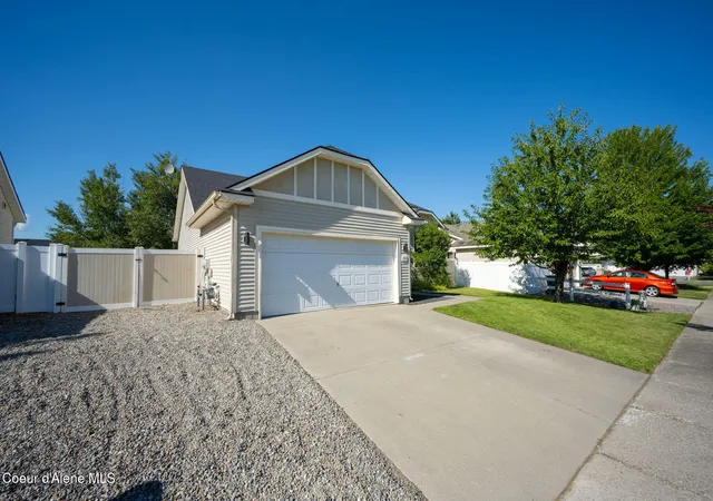 Photo 3 of Single family home for sale at 2503 W Elmwood Dr, Coeur D'alene, ID 83815 | MLS# 26-7426 | Listing updated on 2026-08-21