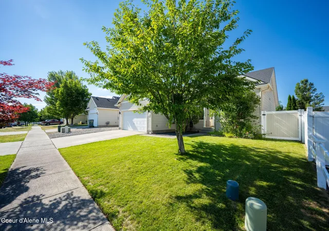 Photo 3 of Single family home for sale at 2503 W Elmwood Dr, Coeur D'alene, ID 83815 | MLS# 26-7426 | Listing updated on 2026-08-21