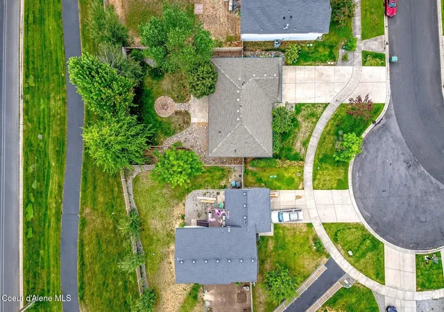 Photo 2 of Single family home for sale at 2570 N Sparrow Lp, Post Falls, ID 83854 | MLS# 26-7335 | Listing updated on 2026-10-19