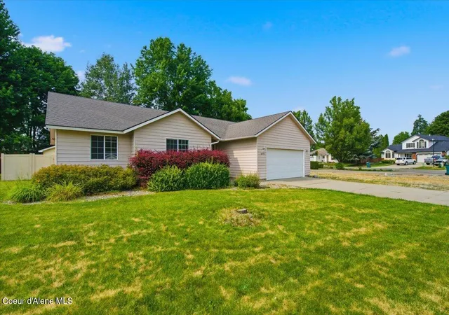 Photo 3 of Sale Pending at 8479 N Summerfield Loop, Hayden, ID 83835 | MLS# 26-7538 | Listing updated on 2026-09-10