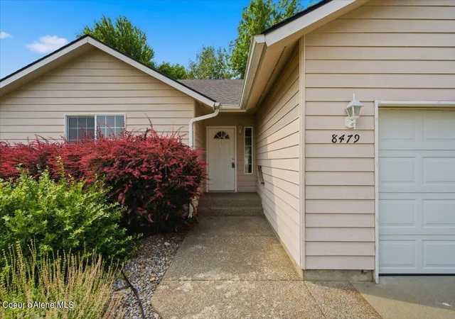 Photo 3 of Sale Pending at 8479 N Summerfield Loop, Hayden, ID 83835 | MLS# 26-7538 | Listing updated on 2026-09-10