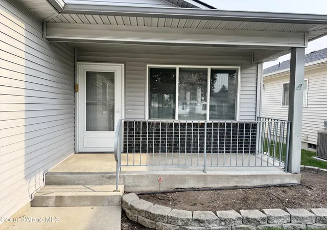 Photo 3 of Single family home for sale at 1107 W Woodlawn Dr, Hayden, ID 83835 | MLS# 26-7481 | Listing updated on 2026-07-20