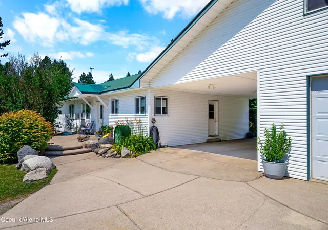 Photo 1 of Single family home for sale at 221 Schell Rd, Sagle, ID 83860 | MLS# 26-7531 | Listing updated on 2026-08-10