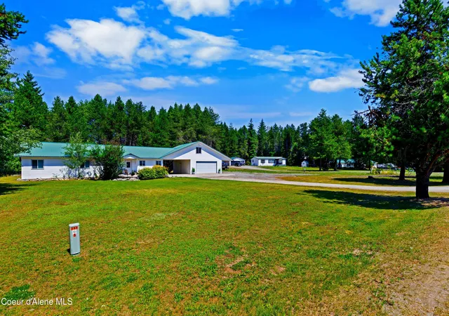 Photo 2 of Single family home for sale at 221 Schell Rd, Sagle, ID 83860 | MLS# 26-7531 | Listing updated on 2026-08-10