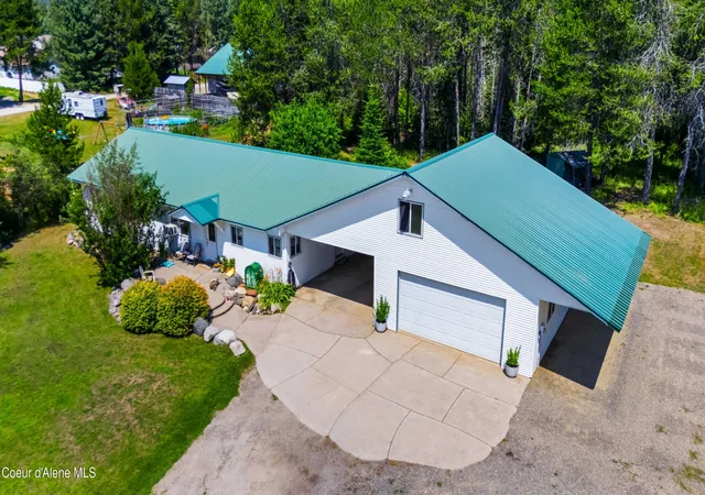Photo 3 of Sale Pending at 221 Schell Rd, Sagle, ID 83860 | MLS# 26-7531 | Listing updated on 2026-10-26