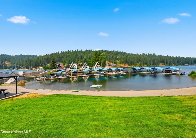 Photo 4 of Single family home for sale at 1078 W Peninsula Dr, Coeur D Alene, ID 83814 | MLS# 26-7673 | Listing updated on 2026-09-14