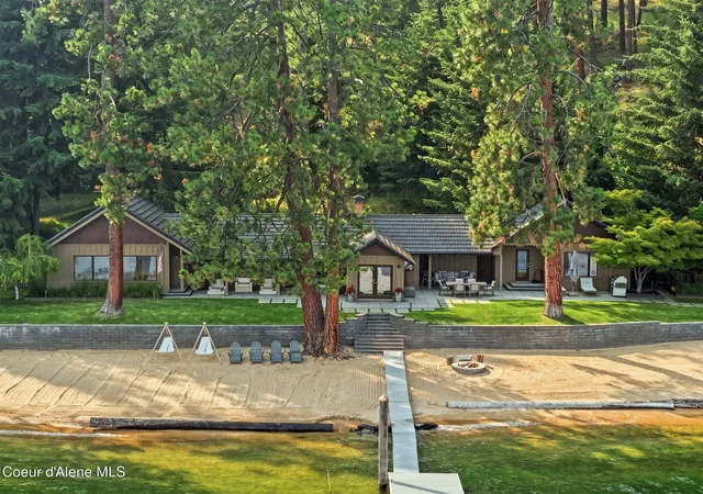 Photo 3 of Single family home for sale at 8411 W Coeur D Alene Lake Shr, Coeur D Alene, ID 83814 | MLS# 26-7790 | Listing updated on 2026-09-28