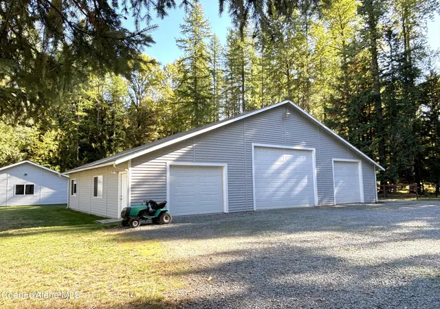 Photo 4 of Single family home for sale at 658 Beaver Crk Rd, Sandpoint, ID 83864 | MLS# 26-7923 | Listing updated on 2026-09-05