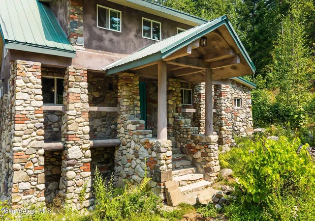Photo 2 of Single family home for sale at 245 E Wrenco Rd, Sandpoint, ID 83864 | MLS# 26-7697 | Listing updated on 2026-09-16