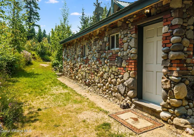 Photo 3 of Single family home for sale at 245 E Wrenco Rd, Sandpoint, ID 83864 | MLS# 26-7697 | Listing updated on 2026-09-16