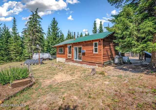 Photo 3 of Single family home for sale at 388 Trillium Ln, Moyie Springs, ID 83845 | MLS# 26-7983 | Listing updated on 2026-09-11