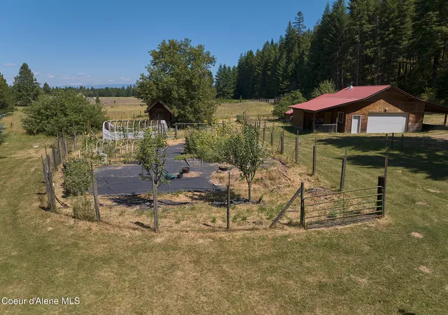 Photo 3 of Sale Pending at 932 Green Pasture Rd, Naples, ID 83847 | MLS# 26-7888 | Listing updated on 2026-08-14