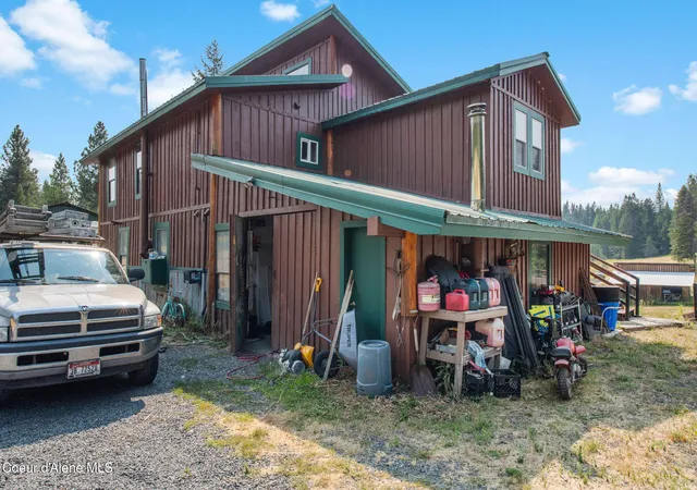 Photo 3 of Single family home for sale at 104 Woodland Dr, Saint Maries, ID 83861 | MLS# 26-7958 | Listing updated on 2026-09-08