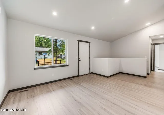 Photo 3 of Single family home for sale at 511 Lower Rio Vista St, Osburn, ID 83849 | MLS# 26-7876 | Listing updated on 2026-10-07