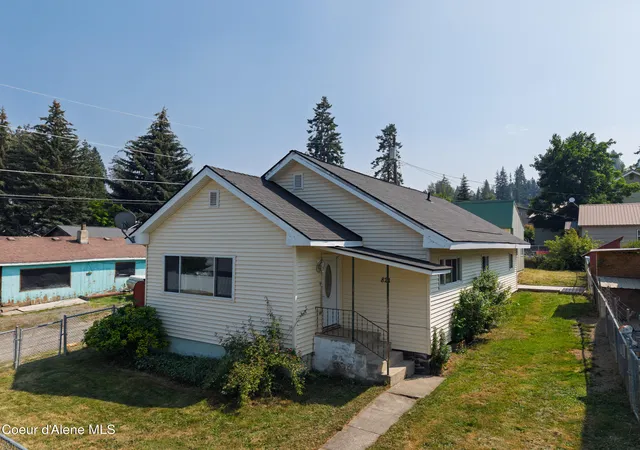 1st image of 821 Washington Ave, Saint Maries, ID 83861 | MLS# 26-7991