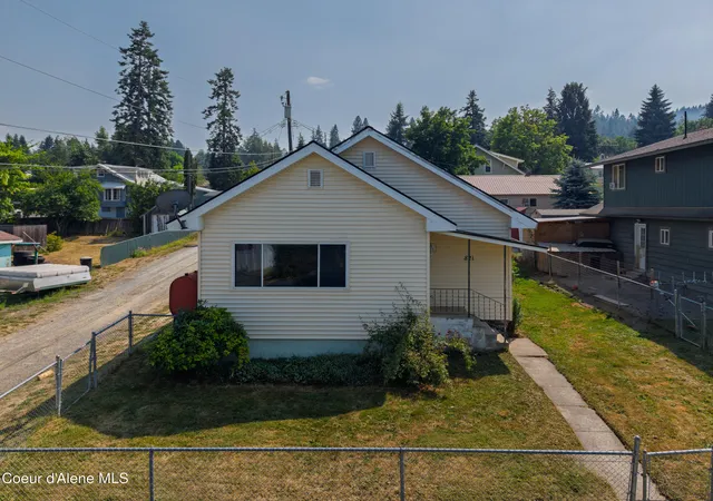 3rd image of 821 Washington Ave, Saint Maries, ID 83861 | MLS# 26-7991